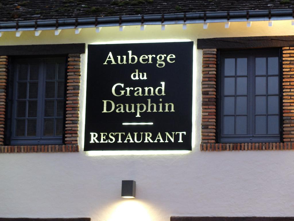 Auberge Du Grand Dauphin Dhuizon Zewnętrze zdjęcie