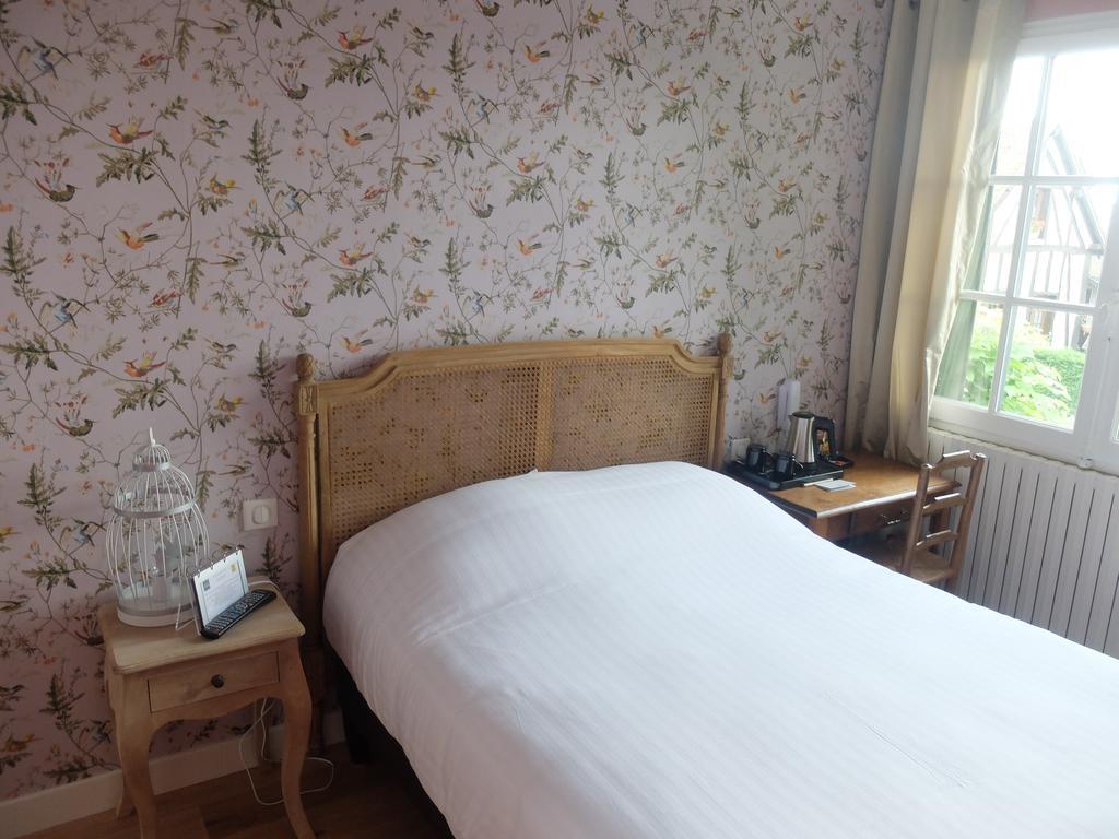 Auberge Du Grand Dauphin Dhuizon Pokój zdjęcie