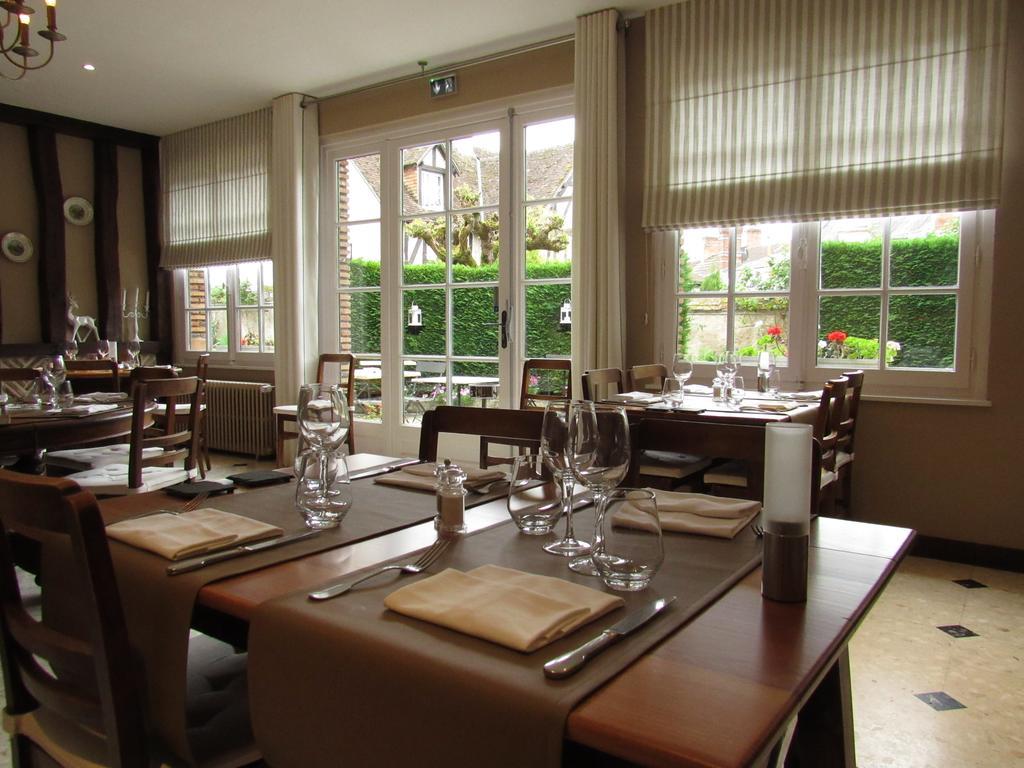 Auberge Du Grand Dauphin Dhuizon Zewnętrze zdjęcie