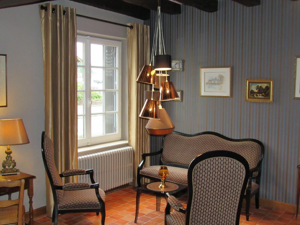 Auberge Du Grand Dauphin Dhuizon Zewnętrze zdjęcie