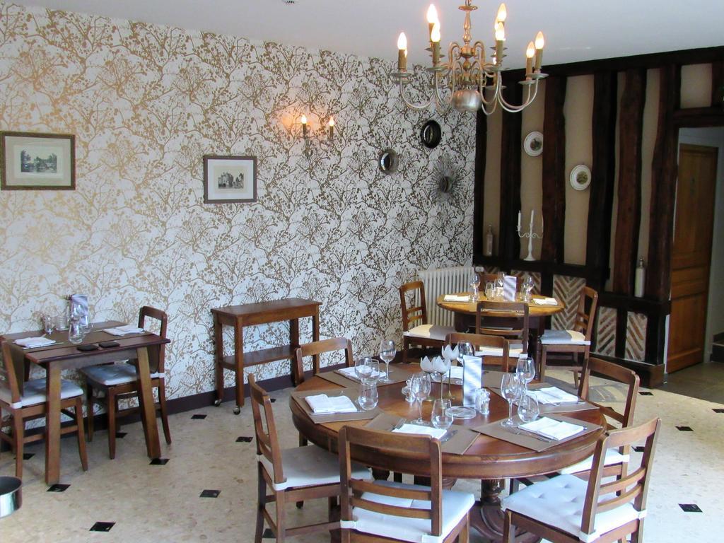 Auberge Du Grand Dauphin Dhuizon Zewnętrze zdjęcie