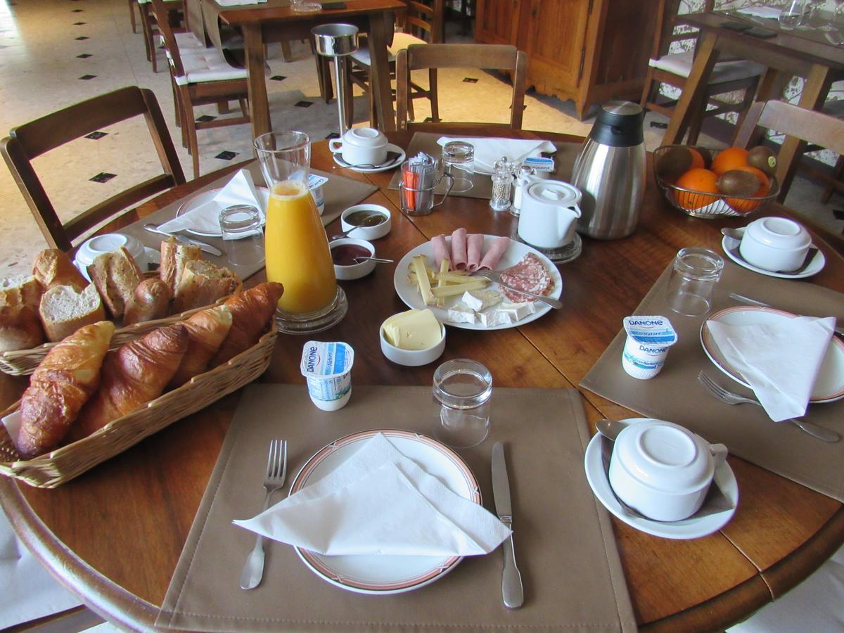Auberge Du Grand Dauphin Dhuizon Zewnętrze zdjęcie