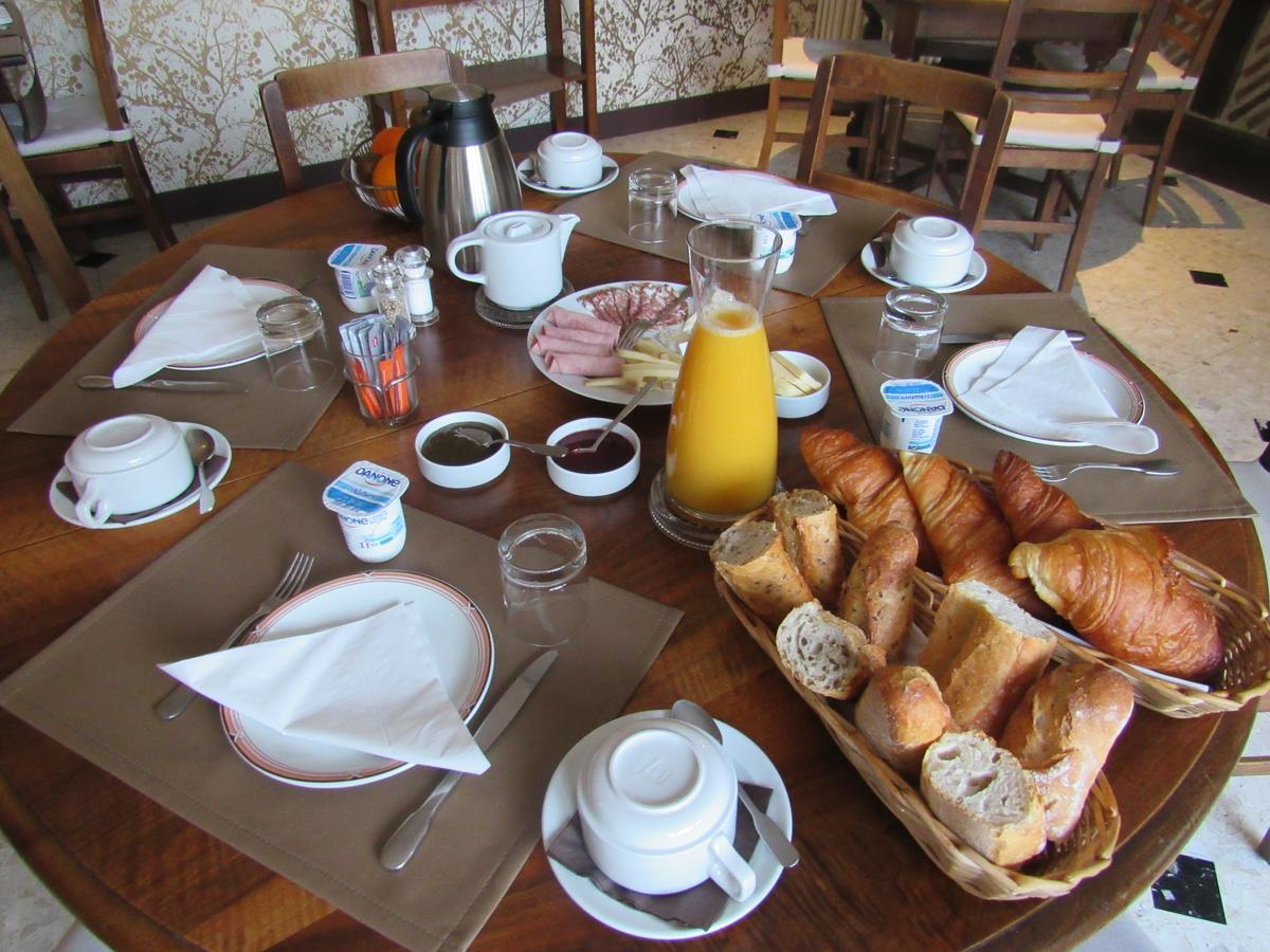 Auberge Du Grand Dauphin Dhuizon Zewnętrze zdjęcie